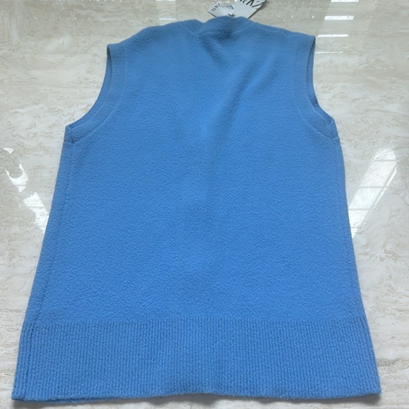 Adorable blue vest with sparkle buttons - Picture 2 of 3